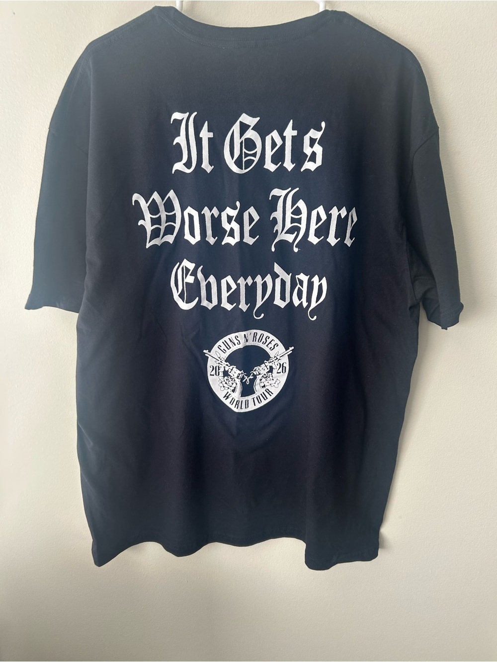 New- never worn Guns & Roses - Picture 2 of 3